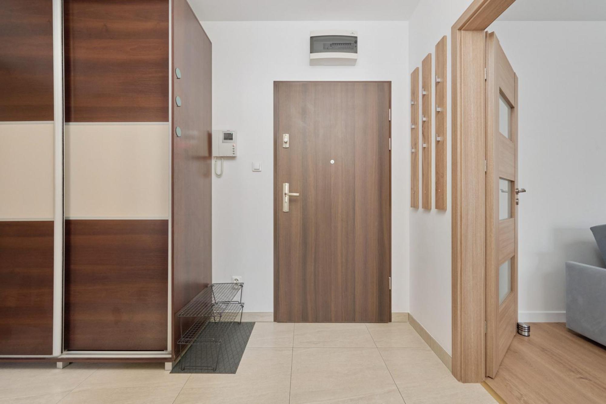 Cozy Klimasa With Balcony In By Renters Apartment *